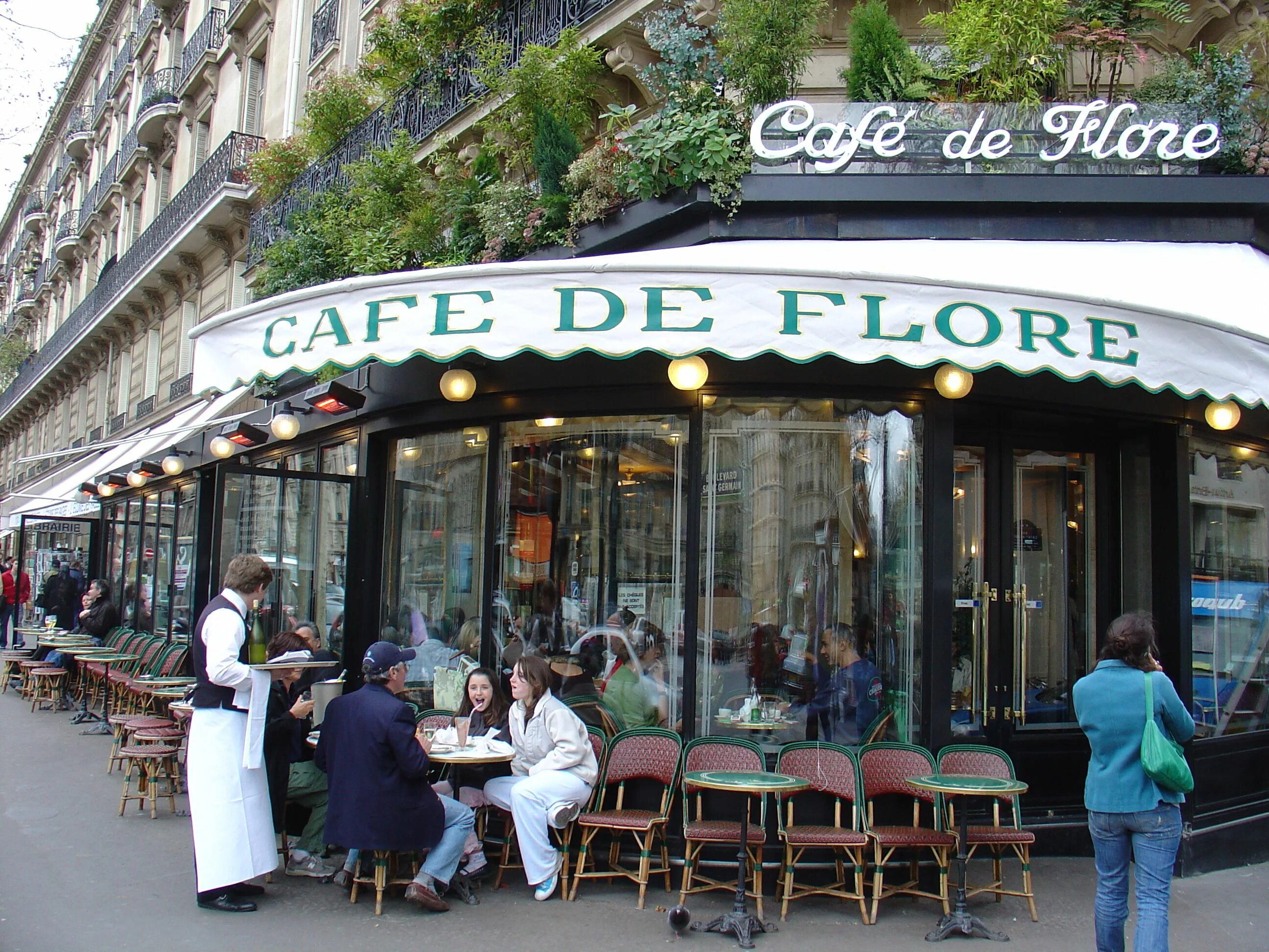 Кафе de Flore Париж. Бистро кафе Франция. Сен Жермен ресторан Париж. Кафе бистро в Париже. Кафе де париж