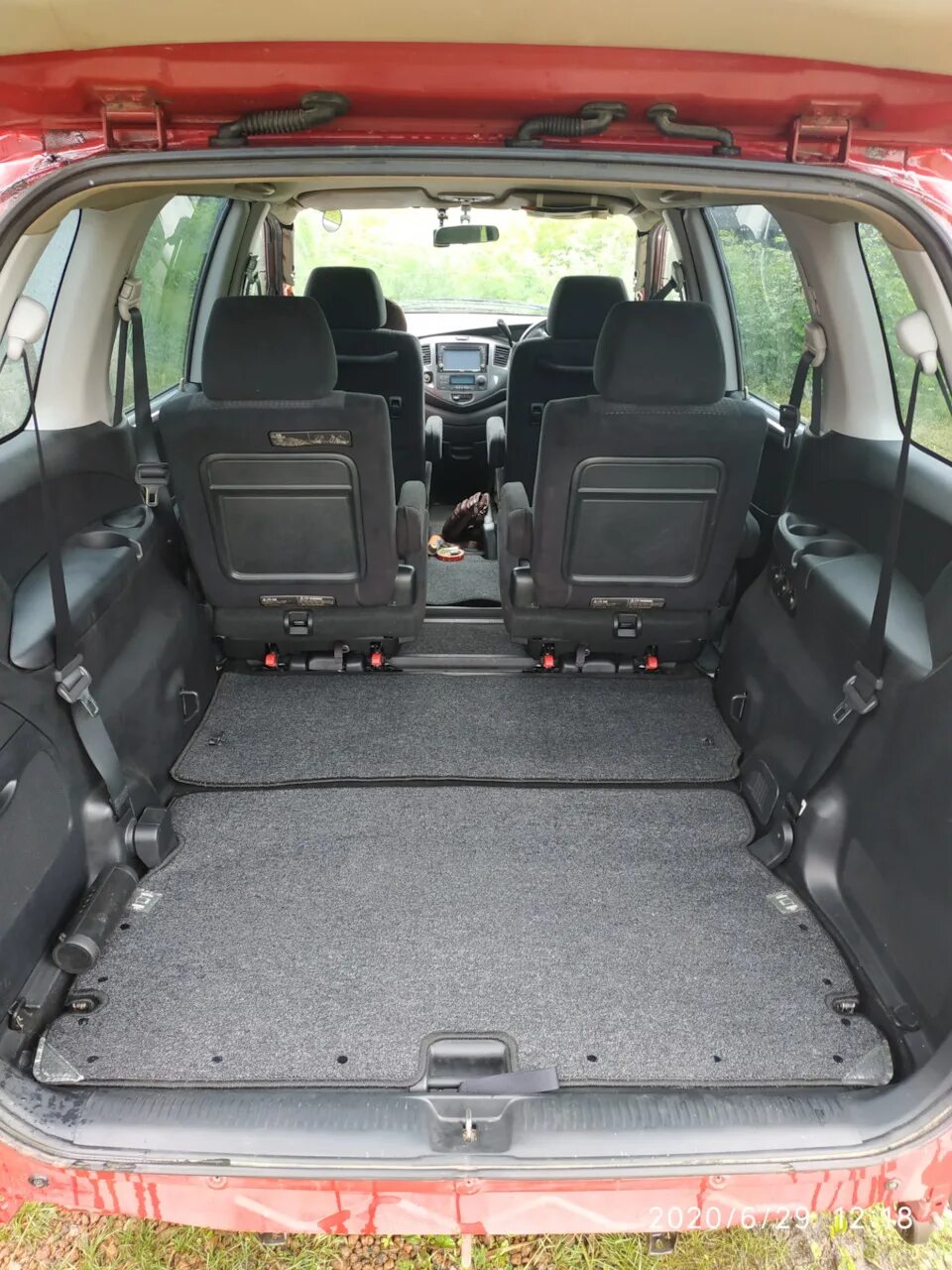 Габариты мазда мпв 2001г. Mazda mpv 2005 салон. Mazda mpv 2 багажник. Мазда мпв 2002 салон. Мазда мпв 2001 багажник.