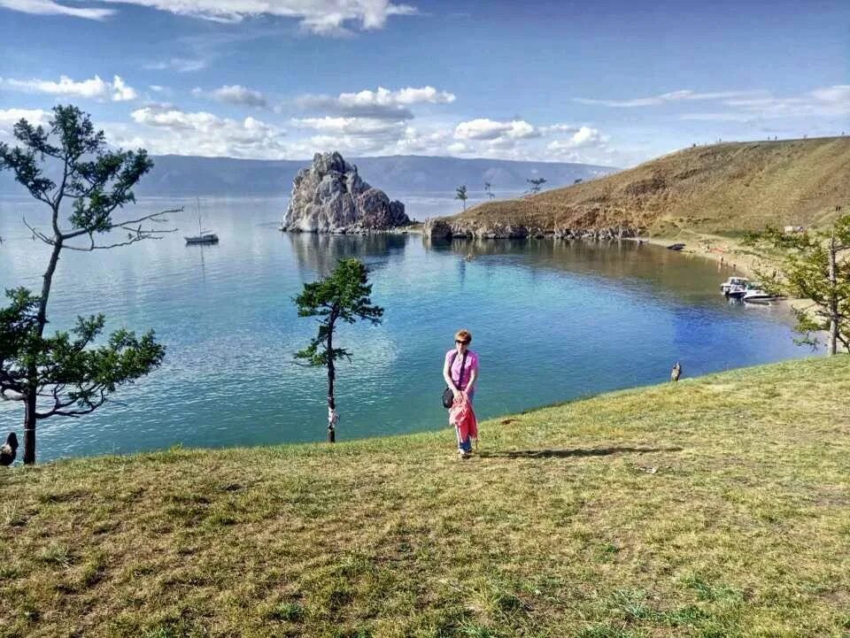Ольхон лето Хужир. Байкал Ольхон лето. Озеро Ольхон на Байкале. Озеро Хужир.