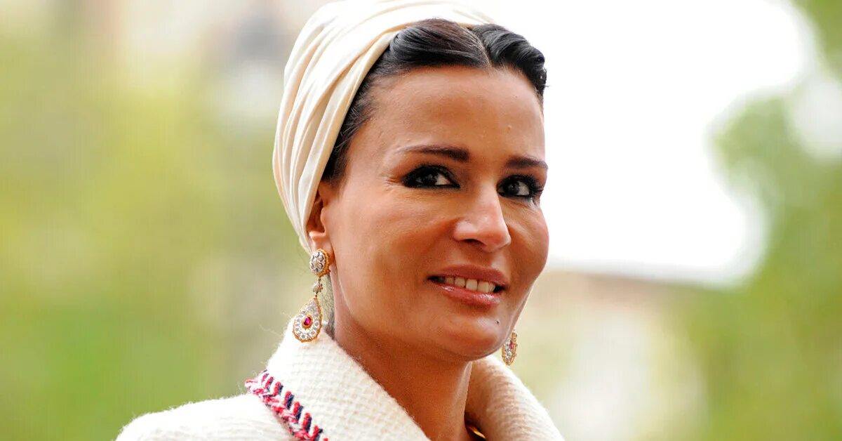 Шейха моза бинт насер аль-миснед. Самая влиятельная женщина в мире. Шейха моза бинт насер. Королева катара шейха моза. Моза бинт насер в молодости.