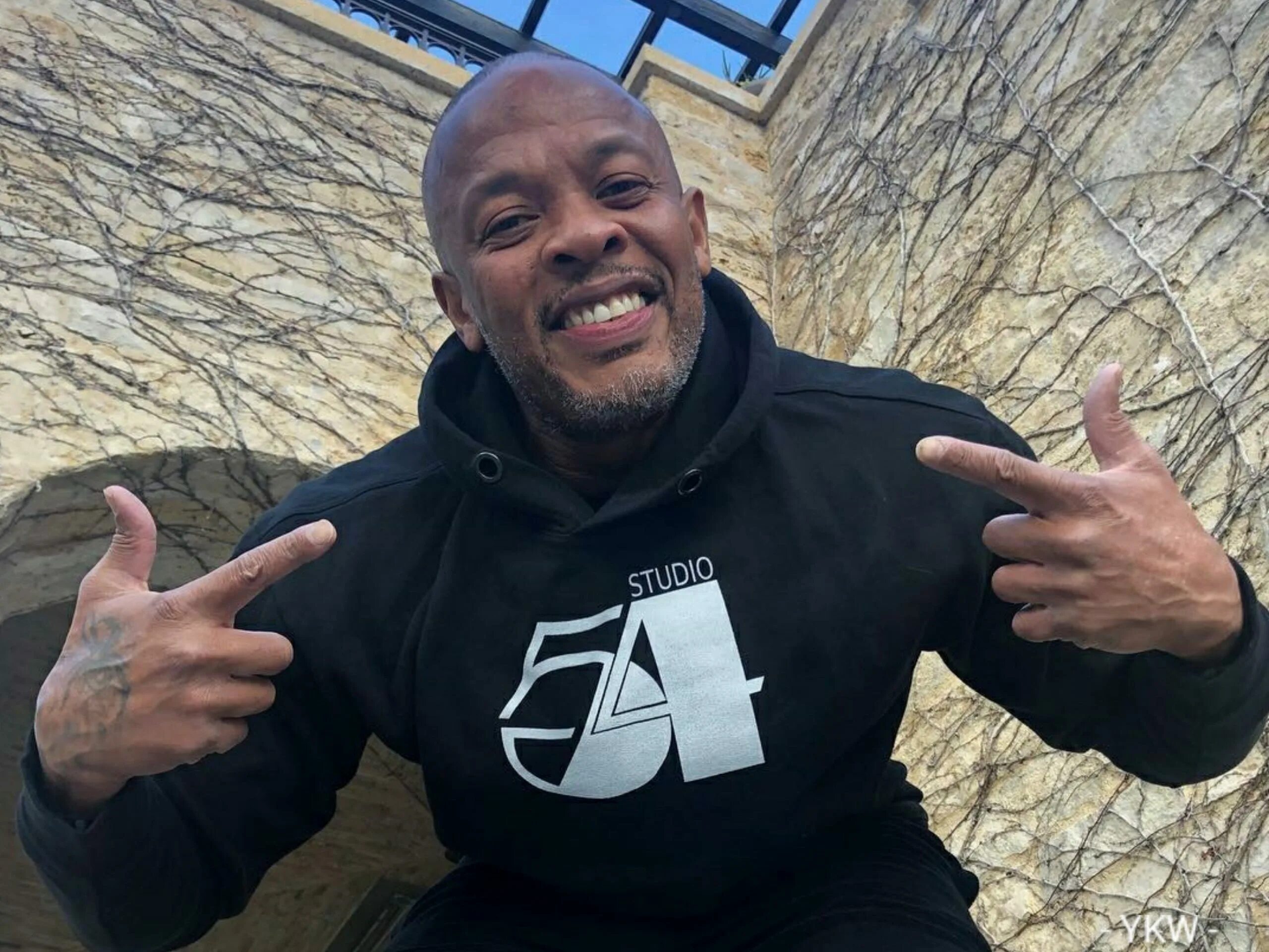 Рэпер доктор. Рэпер доктор дре. dr dre 2025. dr. dre рэпер. dr dre 2025.