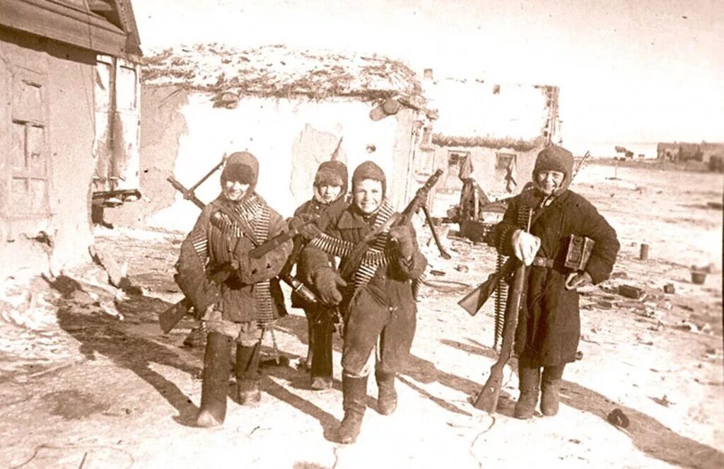 Юные партизаны вов. Дети партизаны великой отечественной войны 1941-1945. партизаны подростки великой отечественной войны 1941-1945. сталинград дети войны 1941-1945.