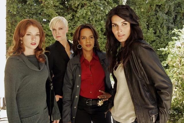 женский клуб расследований убийств. The thursday murder club. женский клуб убийств. женский клуб убийств. женский клуб убийств.