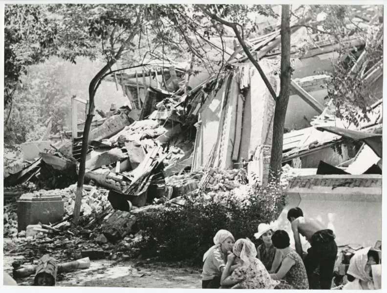 Землетрясение в Ташкенте в 1966. Землетрясение в Узбекистане 1966. Землетрясение 1966 года в Ташкенте. Узбекистан Ташкент землетрясение.