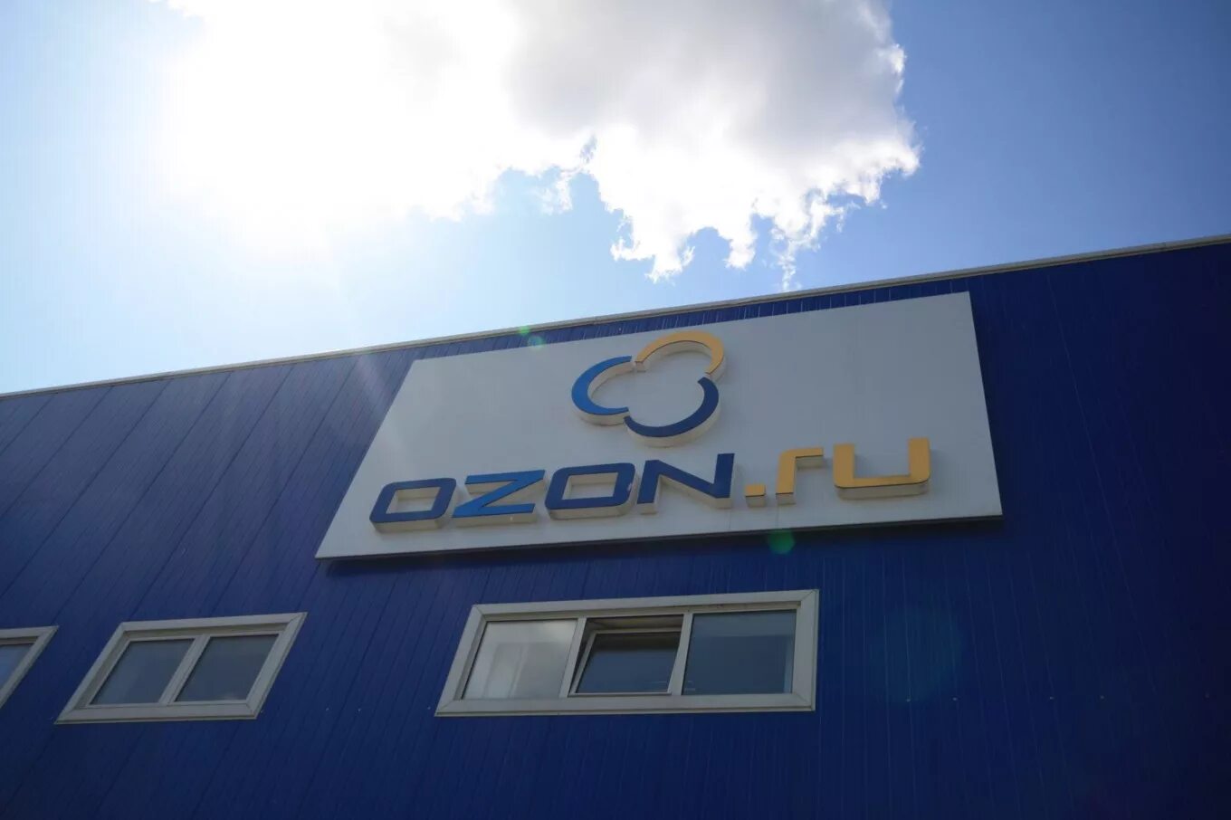 Ozon ru t 22e7lbq. Компания Озон. Озон фото. Озон Холдинг. Фото Озон интернет магазин.