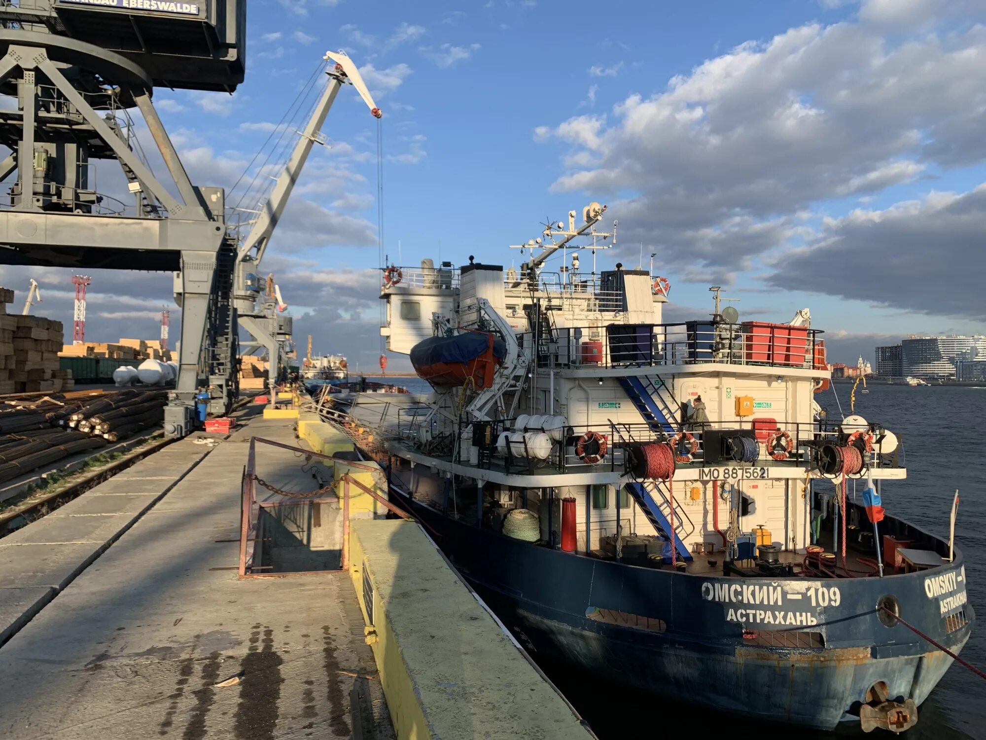 Втс порт. Речной порт астрахань. Центральный грузовой порт астрахань. Производственная фирма втс-порт, астрахань. Судоходная компания востоктранссервис владивосток.