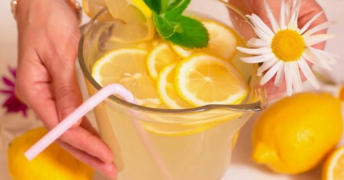 Domashnij limonad. Сделать лимонад в домашних условиях. Как делать домашний лимонад рецепт. Быстрый рецепт лимонада. Домашние лимонады.