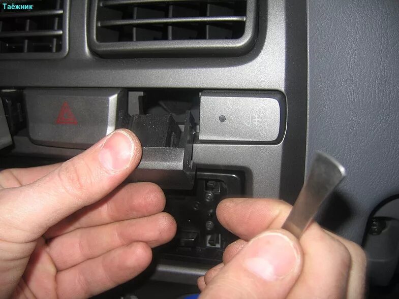 Как снять кнопку противотуманок нужна помощь Toyota Corolla (140/150), 1,6 л, 2008 года аксессуары DRIVE2