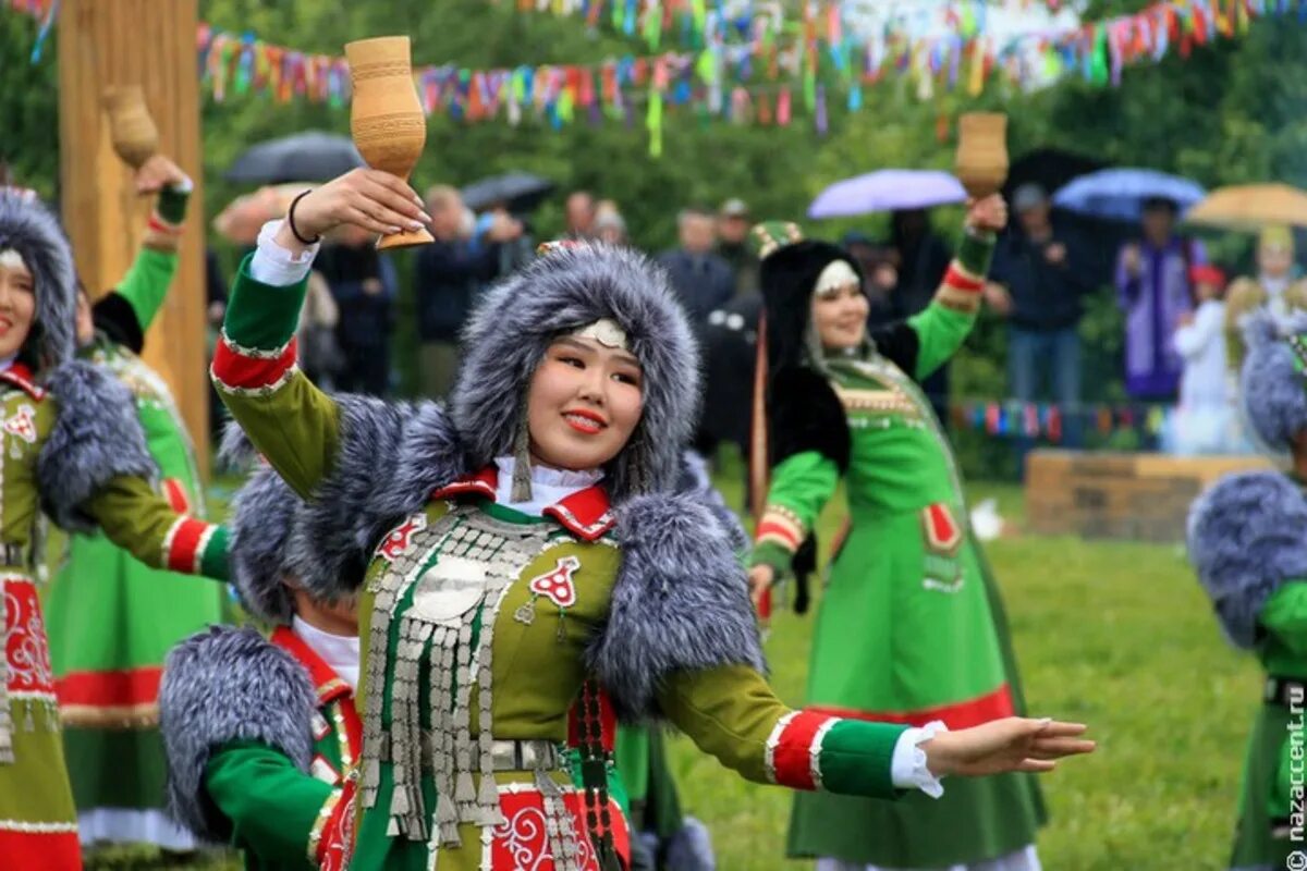 Якутский национальный праздник Ысыах. Национальный праздник якутов Ысыах. Якуты праздник Ысыах. Ысыах Якутский праздник. Якутская традиционная