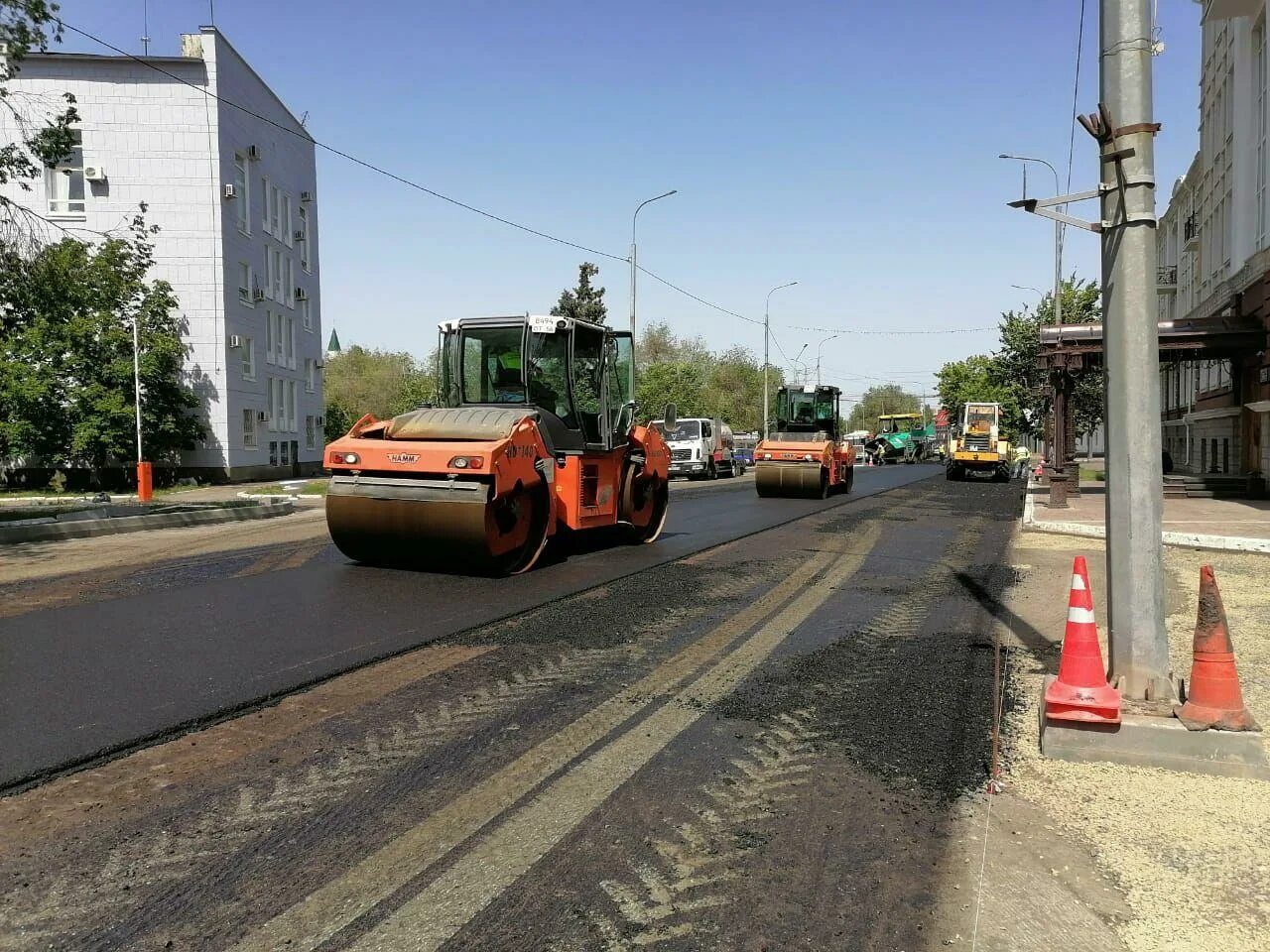 Реконструкция оренбурга. Дорожники Оренбург. Дорожные работы. Ремонт дорог. Ремонт дороги.