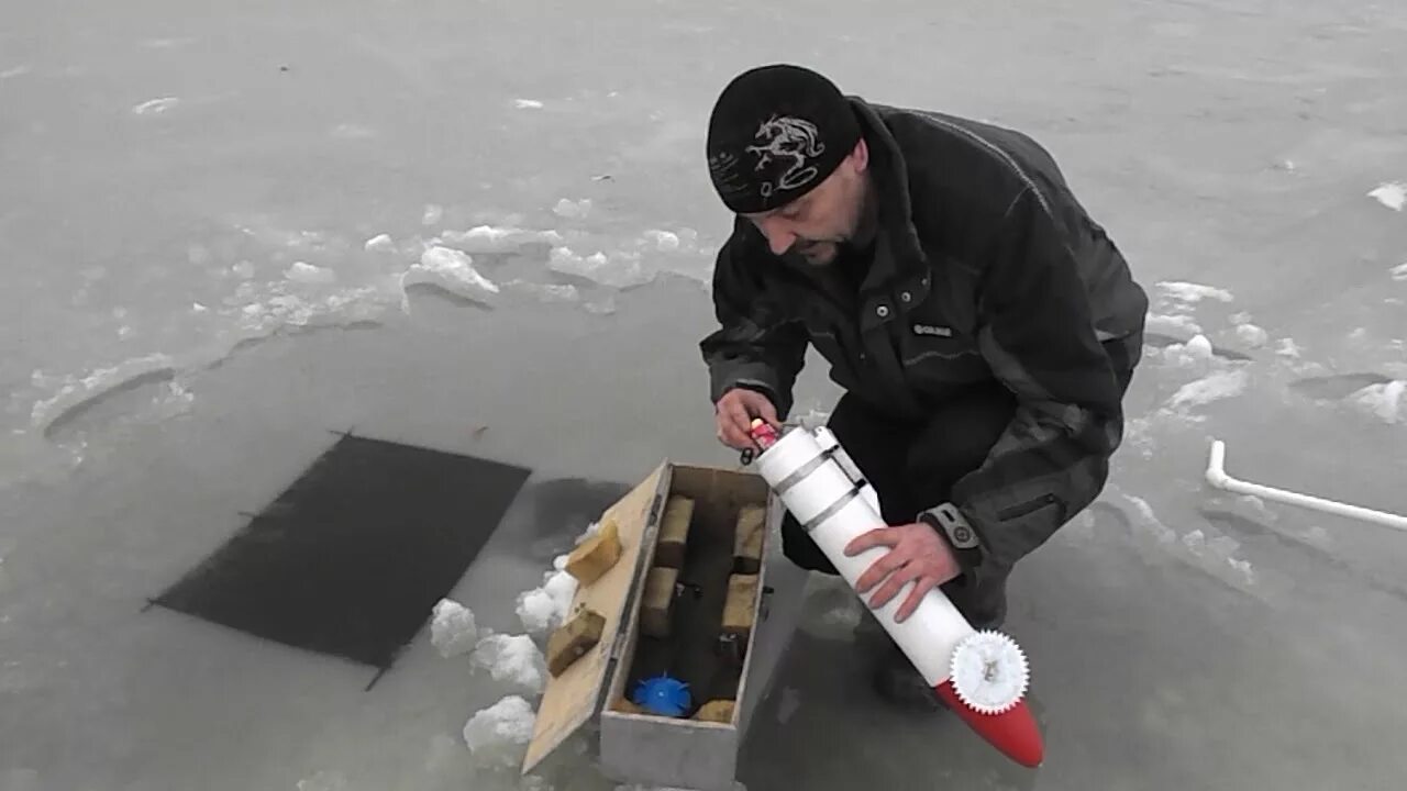 Зимняя торпеда. Торпеда для протяжки сетей подо льдом с радиомаяком. Финская лебедка для протяжки сетей. Торпеда для зимней рыбалки. Приспособления для подледного лова.