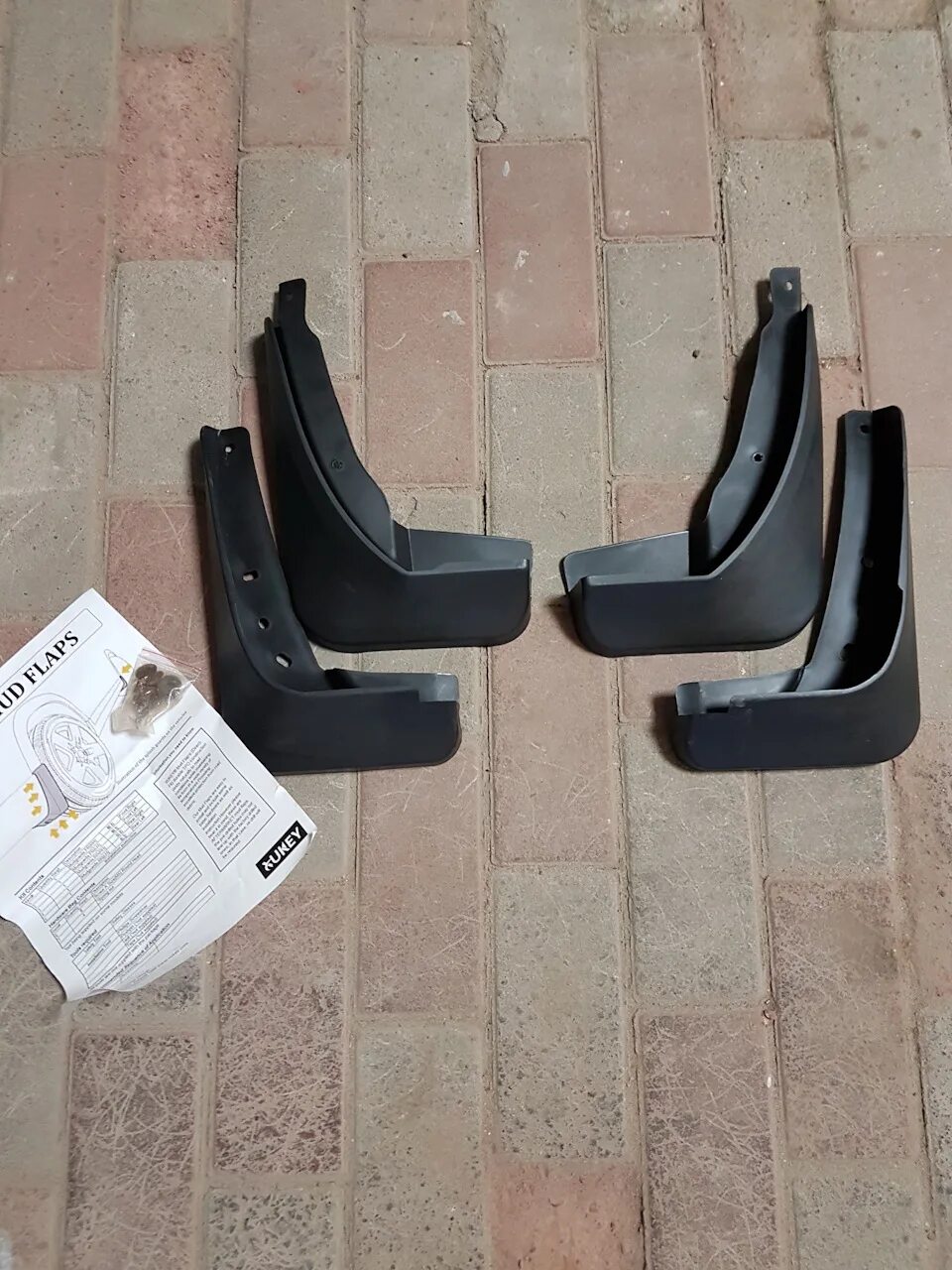Ауди 80 1992 год брызговики артикул. Оригинальные брызговики на мерседес gls. Передние брызговики ауди а4 б6. Брызговики передние audi 80 седан iv. Vag 4g0075101b брызговик.