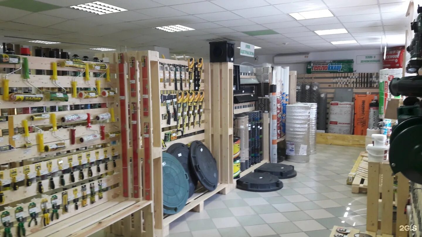 ассортимент магазина ручного инструмента. магазин автомобильного инструмента. выкладка электроинструмента. выкладка инструмента в магазине. инструменты рядом со мной спб.