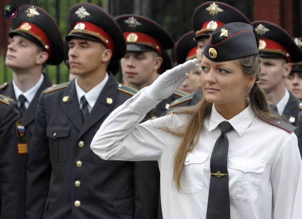 Специальность офицер. Женщины военнослужащие. Военная женская форма. Девушка офицер. Женщина полицейский.