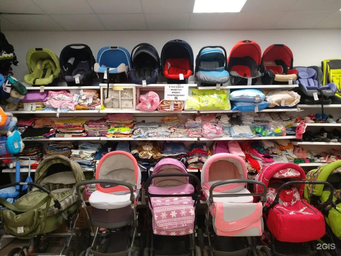 стеллажи для магазина детской одежды. магазин детской одежды проект. детский магазин б. магазин детских толокаров. модный детский магазин.