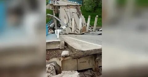 Рухнул мост через реку