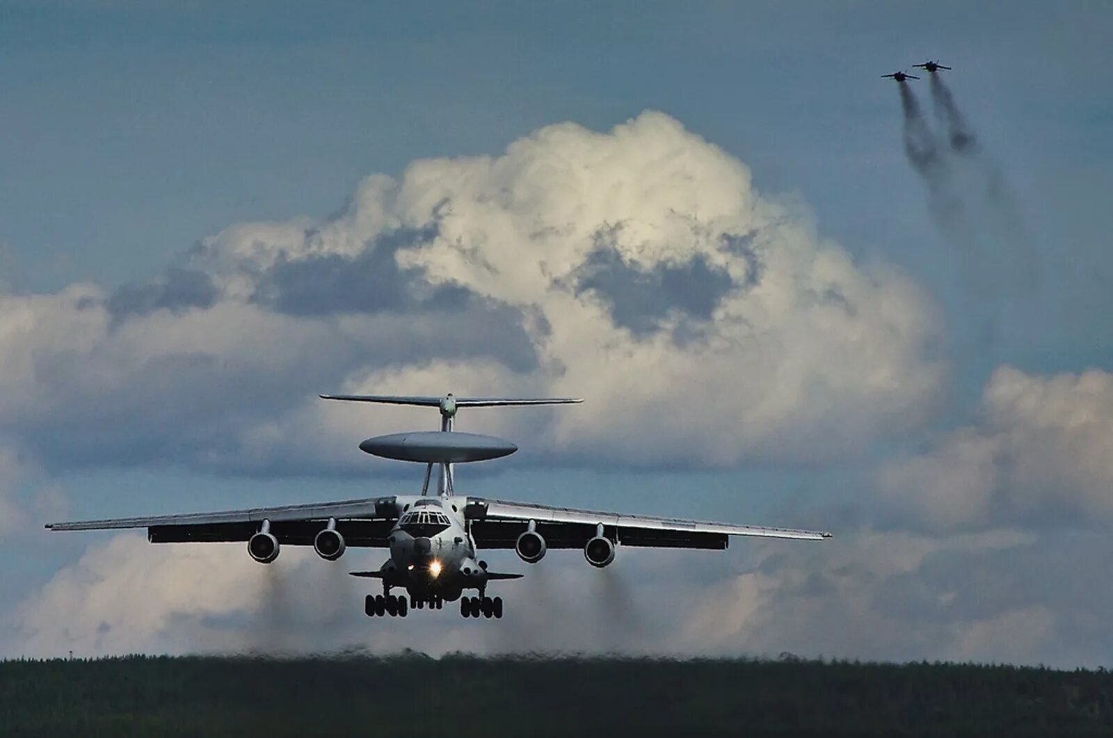 ДРЛО А-50. Самолет а-110 радиолокационного Дозора и наведения. Дальний радиолокационный дозор. Следы от самолетов ДРЛО. Дрло а50 сбили