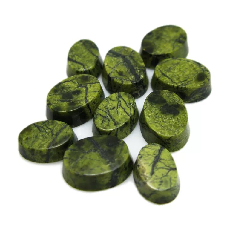 камень змеевик галтовка. змеевик минерал. малышевский змеевик. серпентинит змеевик. дева камень талисман змеевик.