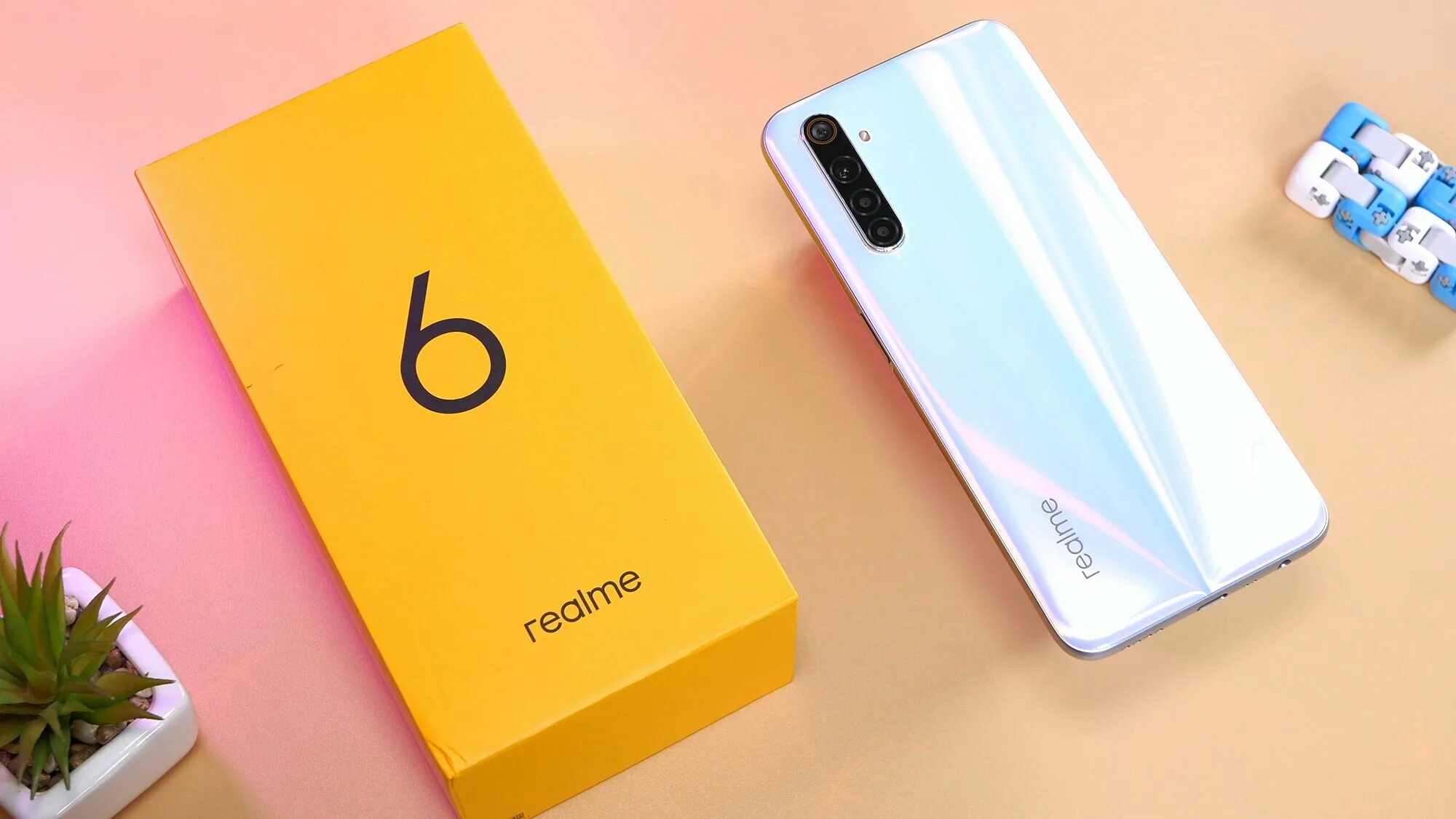 Realme золотистый