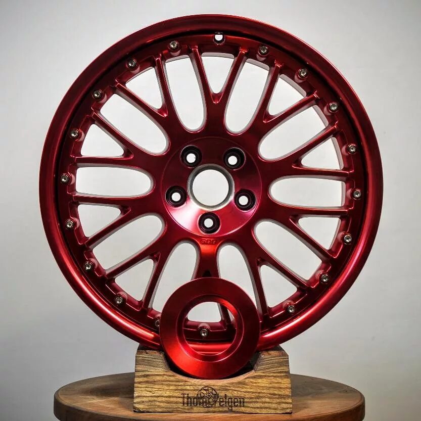 Самые известные диски. Диски BBS Speedline. BBS r19 красные. Красный Кэнди порошковая краска. Диски BBS r19.