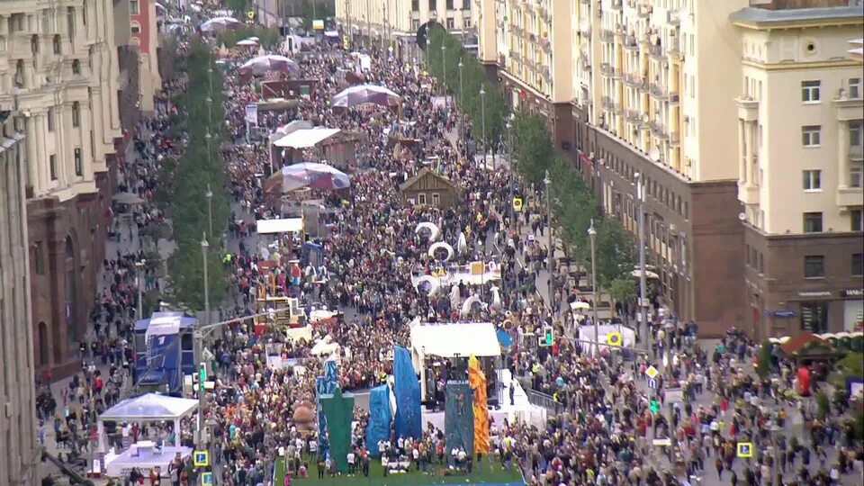 Почему в москве так много