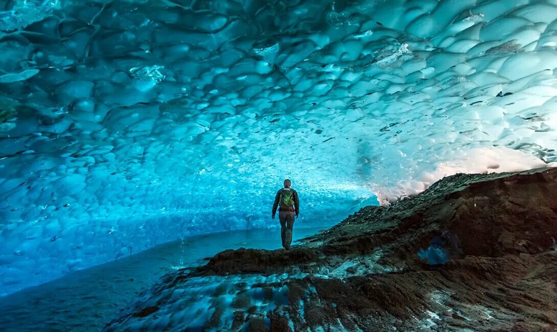 Невероятно реально. Ледяные пещеры Менденхолл, Аляска. Пещеры ледника Менденхолла Аляска. Необычные места на планете. Невероятно красивые места.