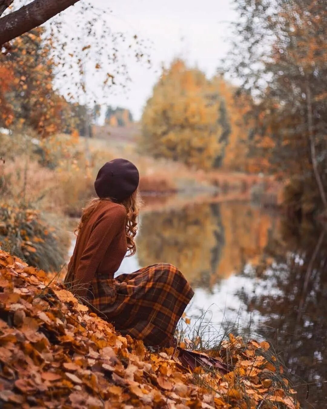 Осень в душе человека. Осенняя грусть. Осень одиночество. Грустная осень. Женщина осень.