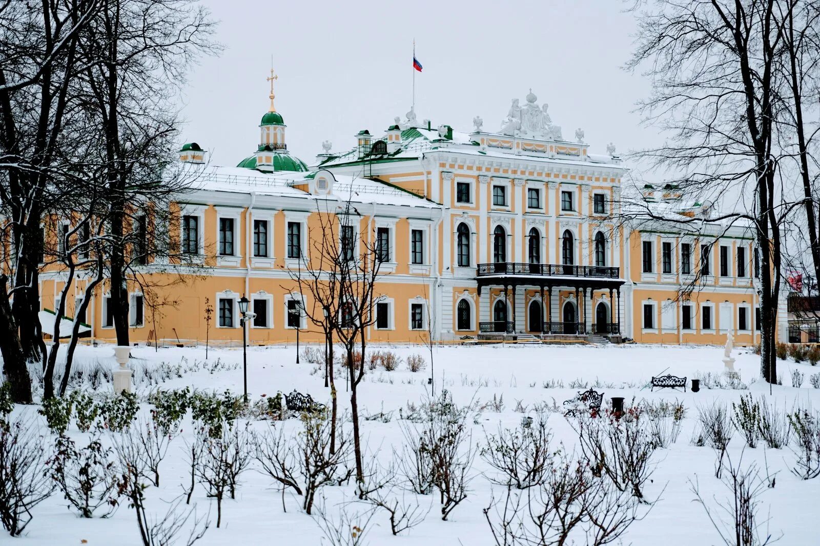 Путевой дворец история. Императорский путевой дворец в Твери. Екатерининский путевой дворец в Твери. Торжок дворец Екатерины. Путевой дворец Екатерины 2 Торжок.