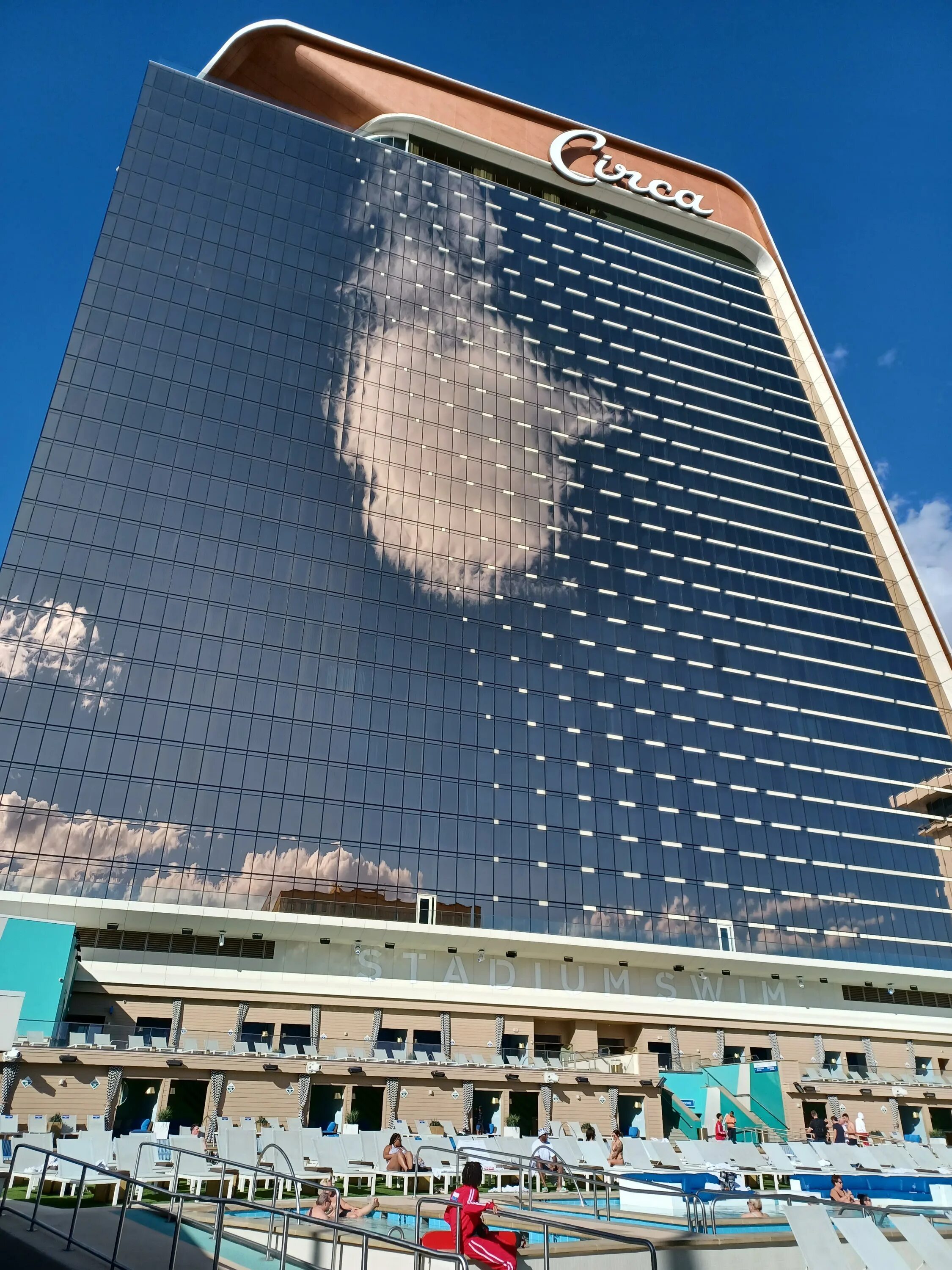 Отель на стадионе. People Stadium Hotel. Vegas Vic.