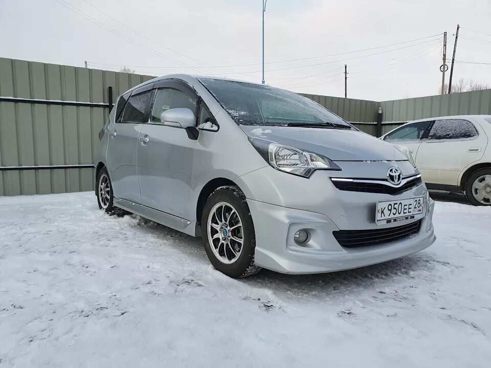 Тойота версо 1. Тойота сиенна 2016. Toyota verso 2011. Тойота ноах гибрид коричневый. Тойота версо 2011.