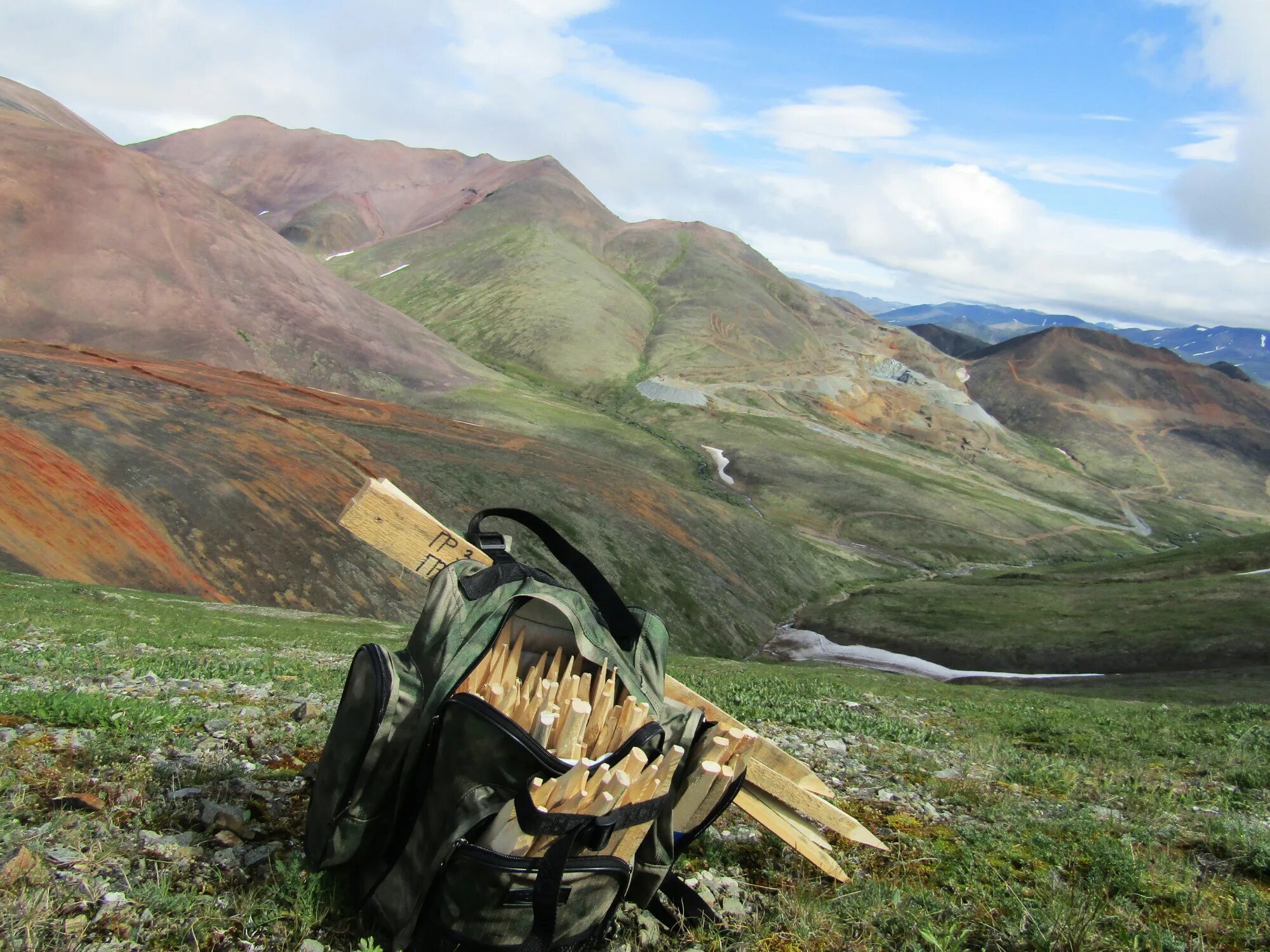 хребет улахан чистай. территория фильм 2014. геологоразведочная экспедиция. луис ройо картины дикого запада. природа глазами геолога.