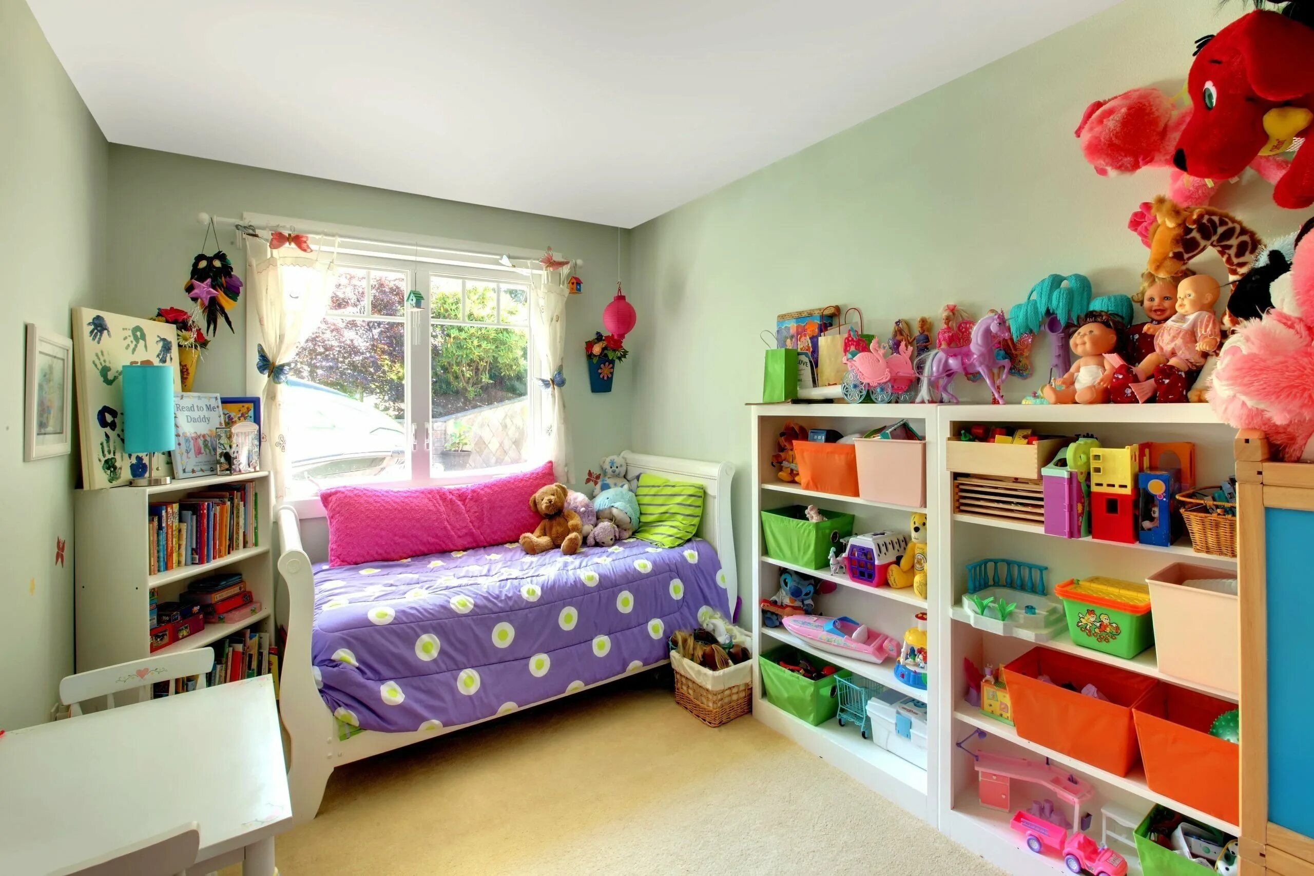 Комнате ребенка должно быть. Детская комната. Порядок в детской комнате. Комната с игрушками. Игрушки в детской комнате.
