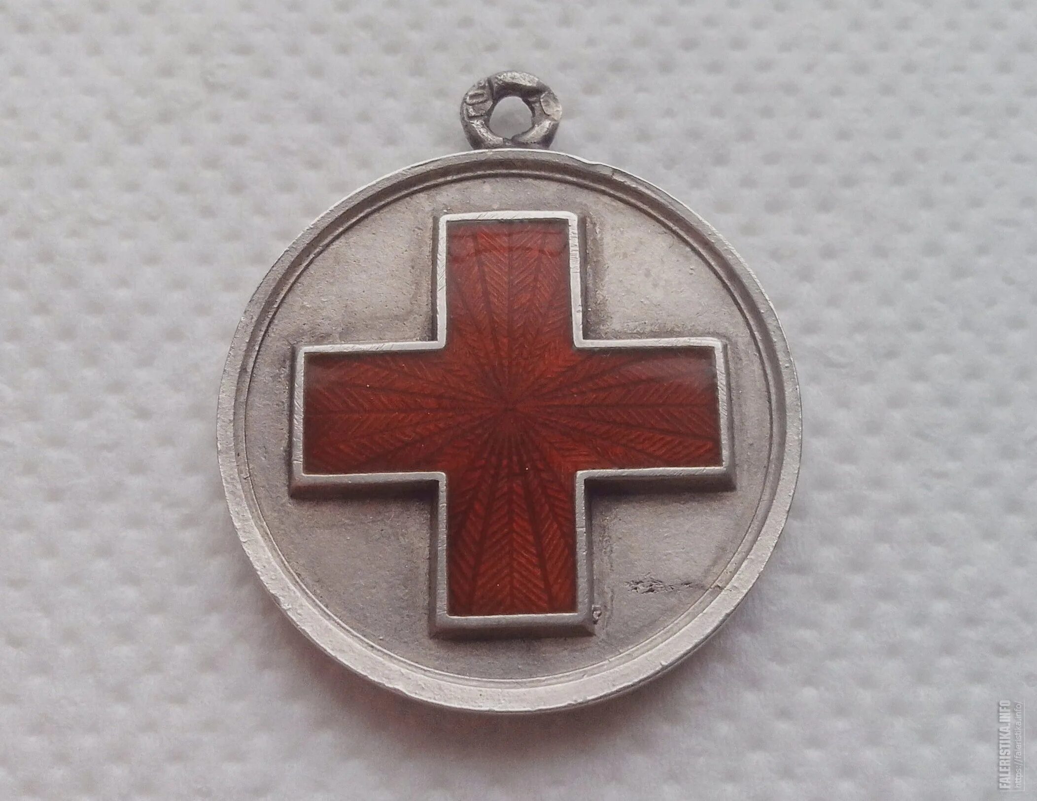 Медаль красного Креста 1904 1905. Красный крест 1904. Медаль красный крест с гербом. Герб с красным крестом