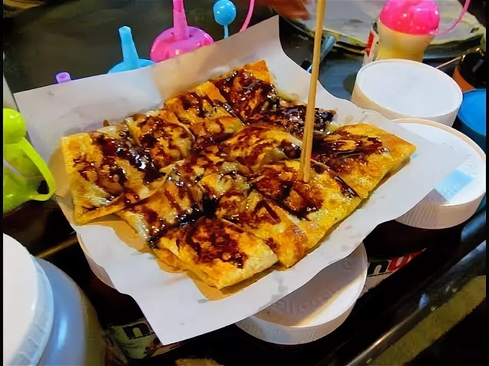 Тайские блинчики роти с бананами. Тайские блинчики роти тайланд. Роти с бананом в тайланде. Блинчики роти таиланд. Блинчики тайланд.