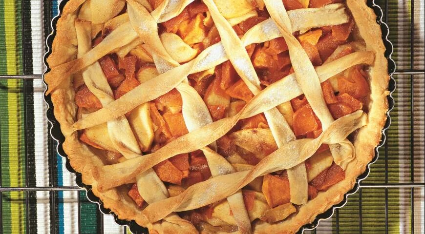 Начинка из тыквы и яблок. Тыквенный пирог с яблоками. яблочно тыквенный пирог. пирог из тыквы и яблок. пирог с тыквой и яблоками.