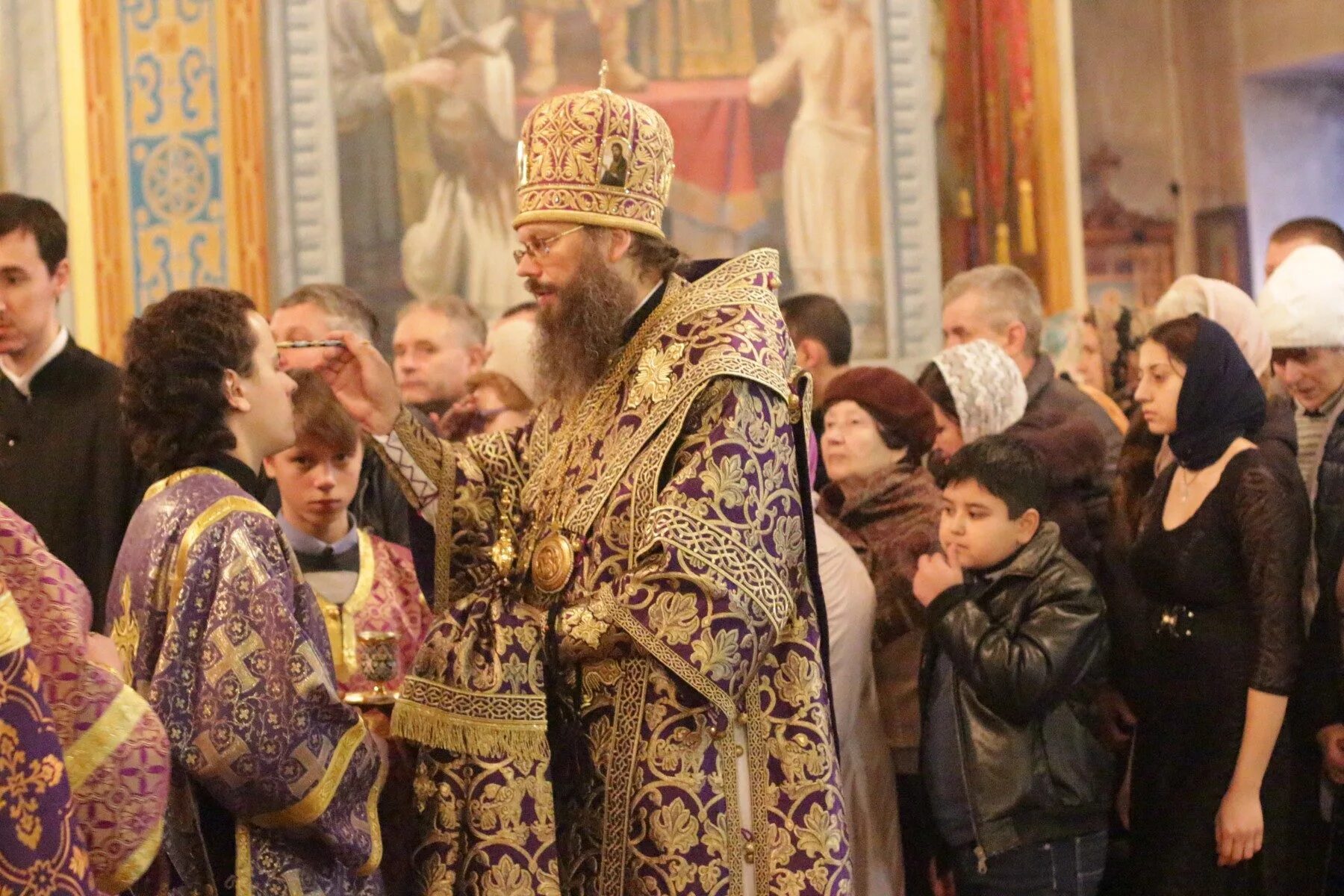 Ильинский храм мичуринск отец павел. Скорбященский храм мичуринск батюшки. Служба в храме на мичуринском. Служба в храме в первомайское. Служба в храме на мичуринском.