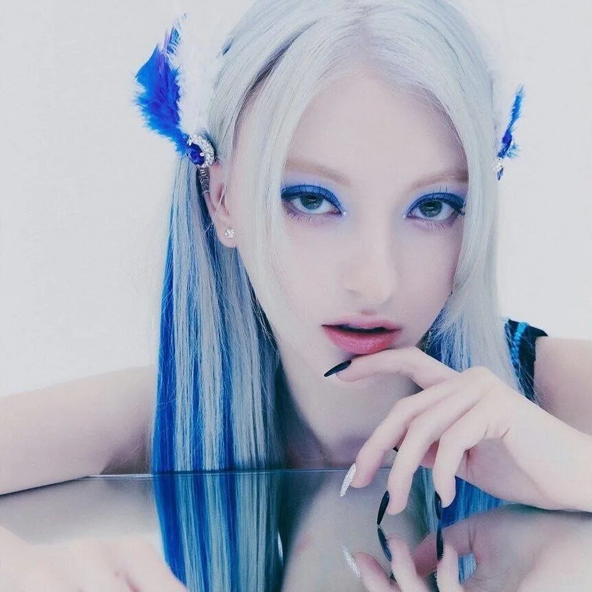 Xin группа кпоп. Нова из группы x in. Xin kpop группа. X:in женская группа. Чейзы группа кпоп.