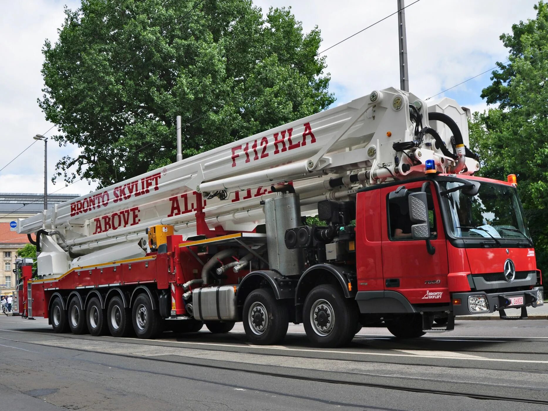 Пожарный автомобиль лестница. Mercedes-Benz Actros 7660 14x8 Bronto Skylift f 112 HLA. Пожарная машина Bronto Skylift f 112 HLA. Автовышка Bronto Skylift f 112 HLA. Телескопический автоподъемник Bronto Skylift f 112 HLA.