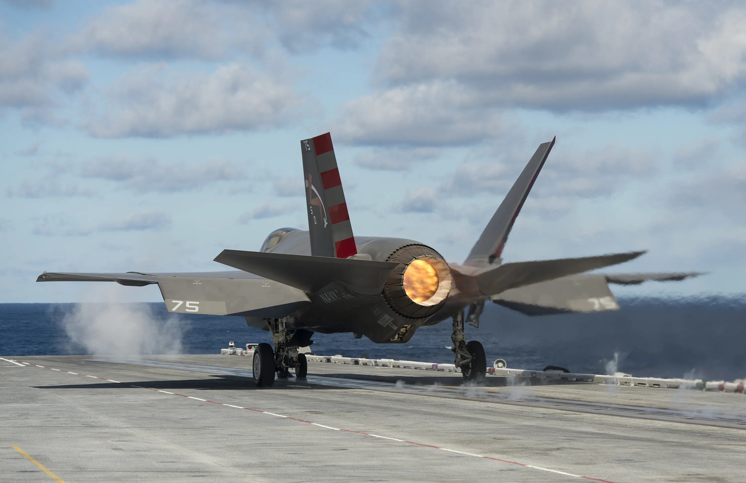 Самолет с 4 реактивными двигателями. Самолет f-35c &quot;lightning ii&quot;. f-35. пушка f-35. f35 сопло.
