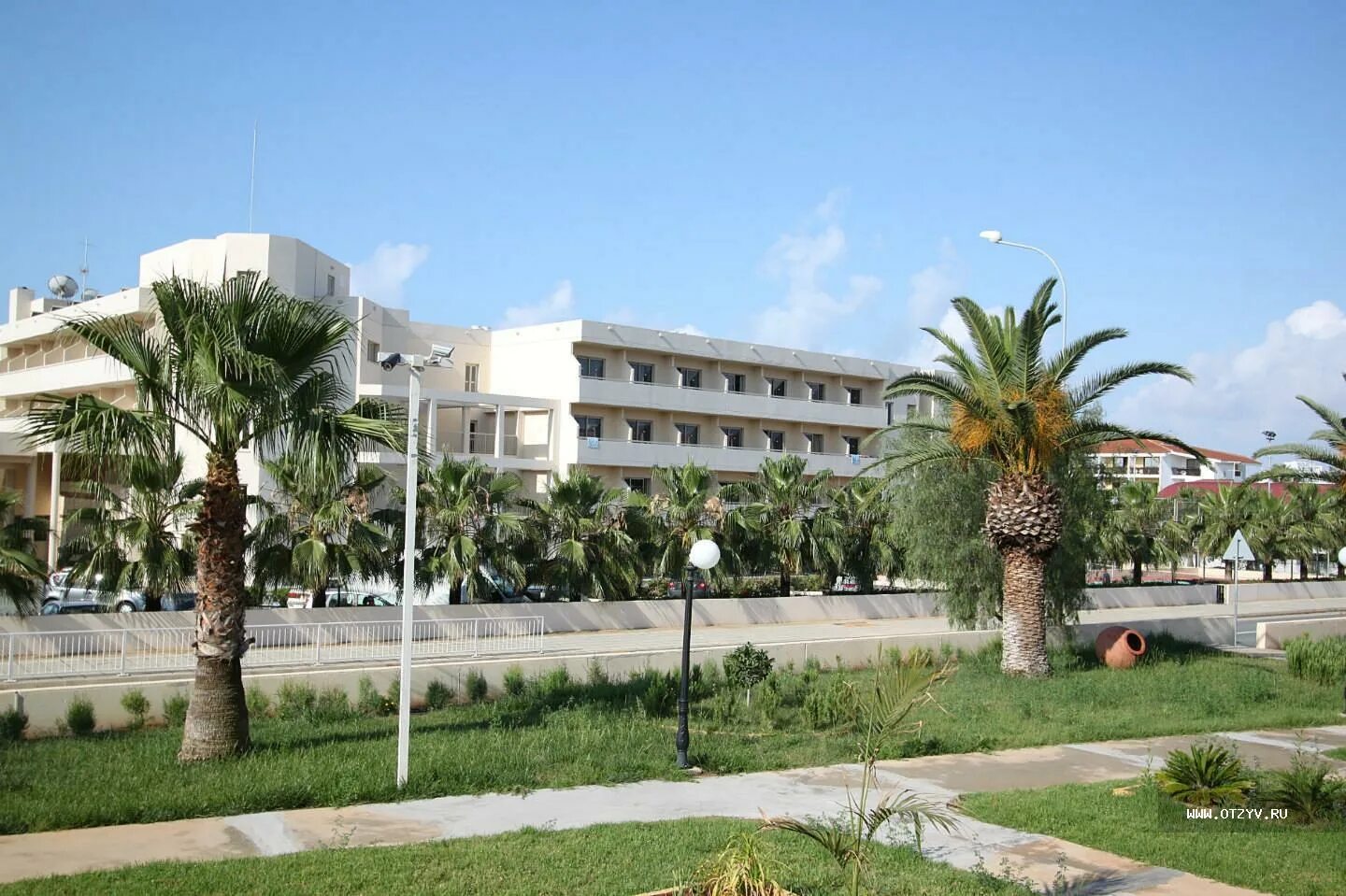 Mayot пафос. Nissiana hotel 3*. Пафос кипр отели 4 звезды. Ниссиана отель кипр. Nissiana hotel bungalows.