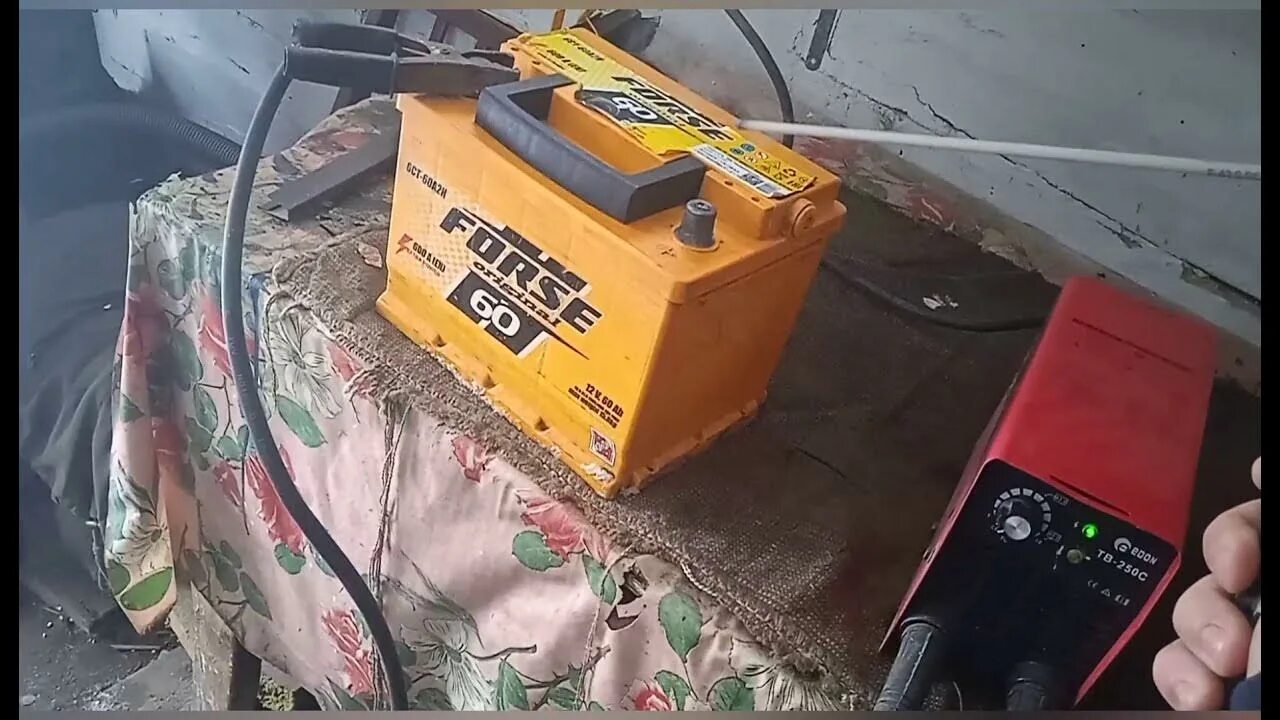 Акб для сварочного аппарата оптического. Можно заряжать аккумулятор сварочным аппаратом. Прикурить автомобиль сварочным аппаратом. Можно заряжать аккумулятор сварочным аппаратом. Можно заряжать аккумулятор сварочным аппаратом.