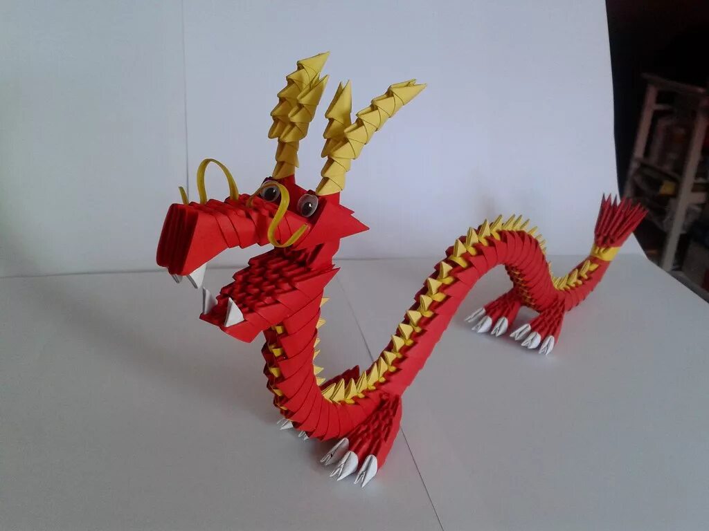 Поделка дракон. Бумажные драконы. Китайский бумажный дракон. Китайский дракон поделка. Драконы руками детей