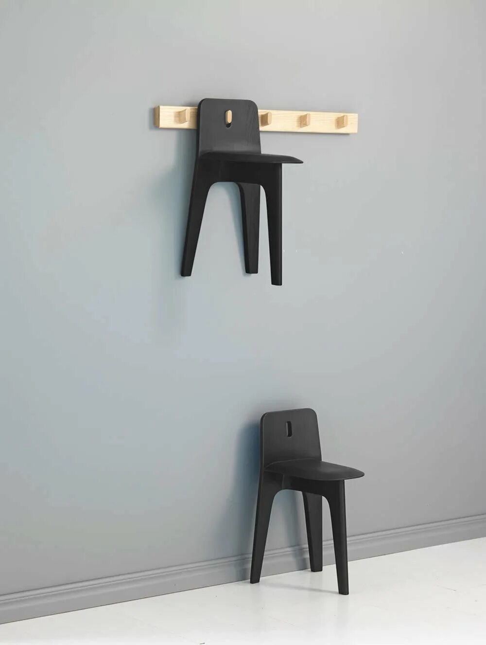 Приставить стул к стене. Откидное сидение для прихожий. Декор стола на кухне. Декор на стену в кухню над столом. Откидной стул.