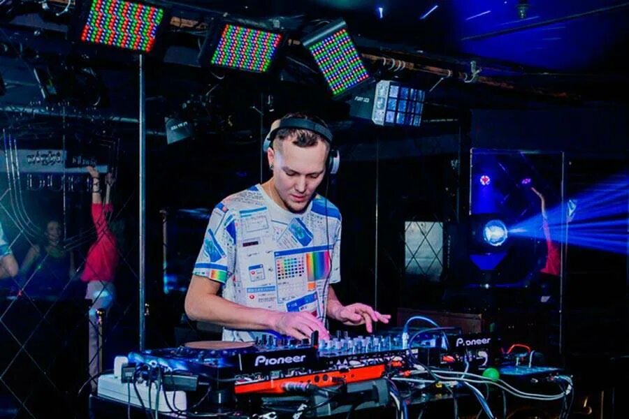 Эдуард диджей иркутск. Иван вализер диджей иркутск. Клубные диджеи иркутска. Иркутские диджеи. Клубные диджеи иркутска.