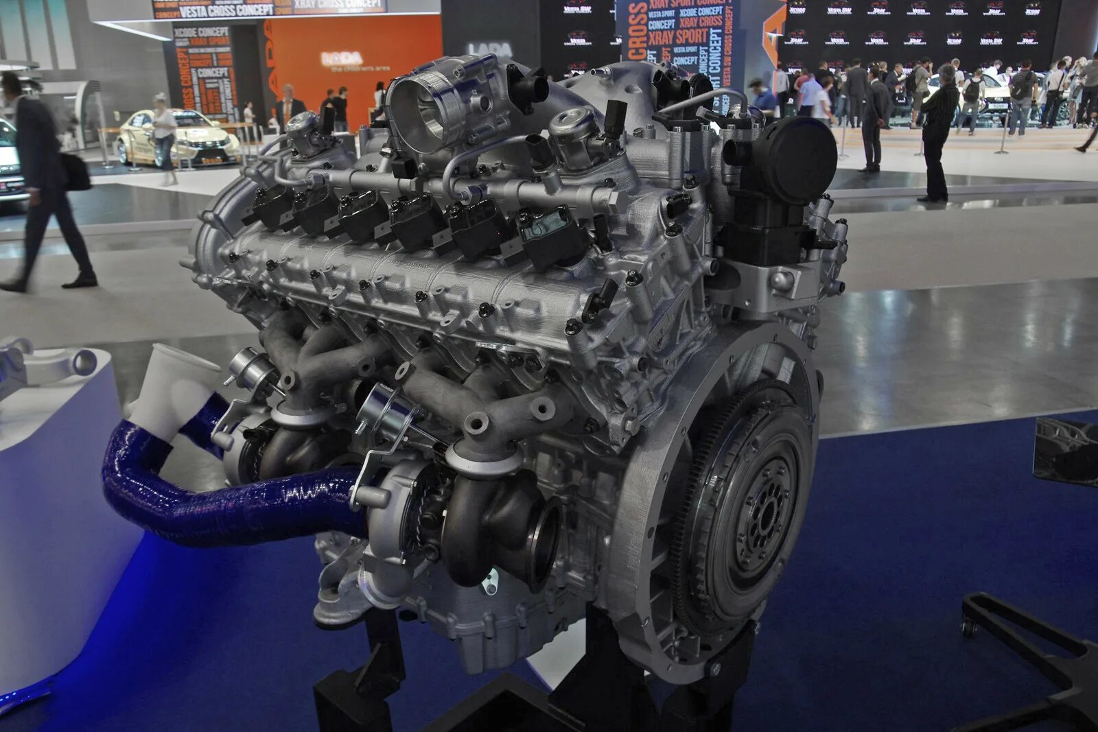 Авто ру двигатель. Аурус двигатель v12. Аурус двигатель 4 цилиндровый. Двигатель нами-4123 v8. Мотор Аурус нами-4123.
