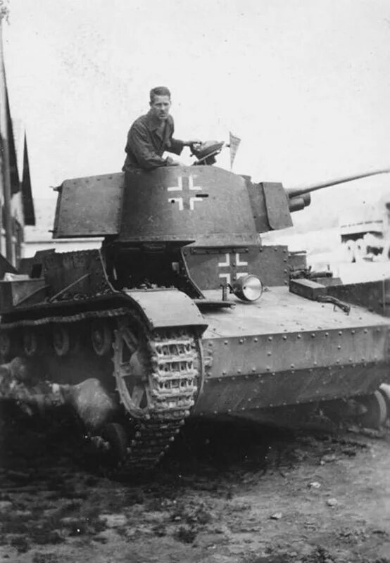 Немецкий танк 7. Танк 7тр Польша. Т7 танк вермахта. Орлик танкист 1939 польский. 7tp польский танк.