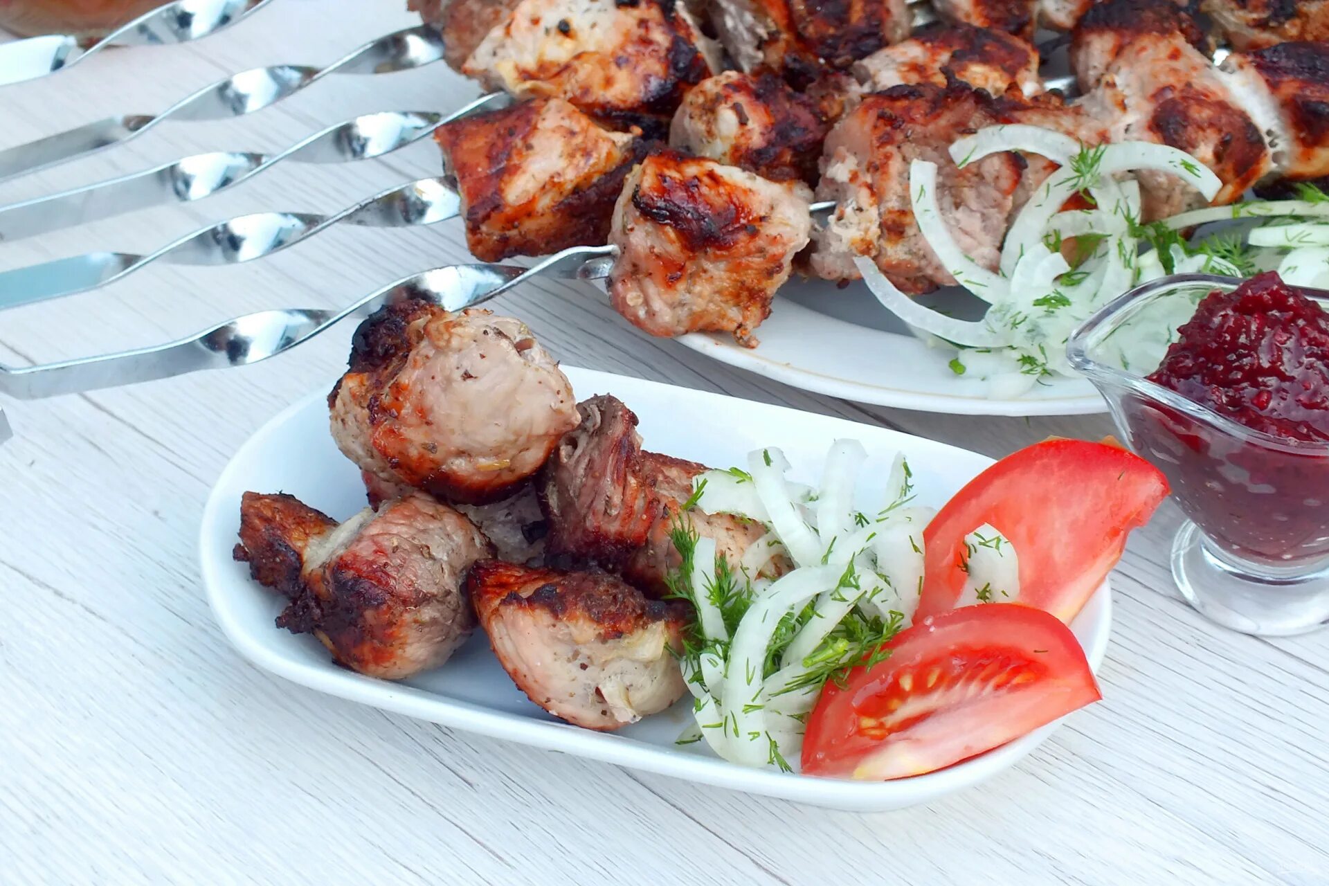 Шашлык на уксусе 1 кг мяса. Шашлык на минералке. шашлык на минералке из свинины. минеральная вода для шашлыка. шашлык на минеральной воде из свинины.