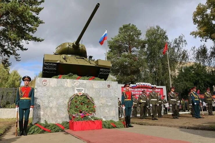 90 гвардейская танковая. 90-Я танковая дивизия Чебаркуль. Чебаркуль танковая дивизия. Танк дос Чебаркуль. 90 Гвардейская танковая дивизия Чебаркуль.