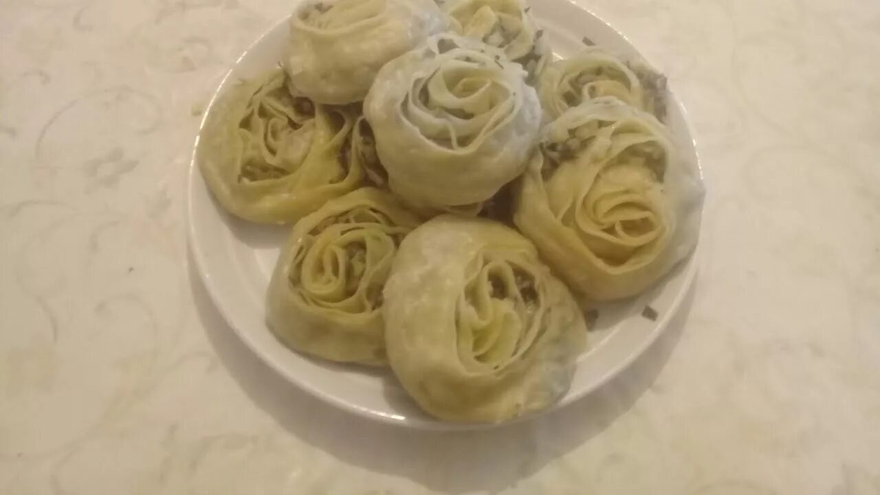 Розочки с мясом. Лезгинские хинкали. Хинкали розочка. Хинкали розочка. Хинкали.