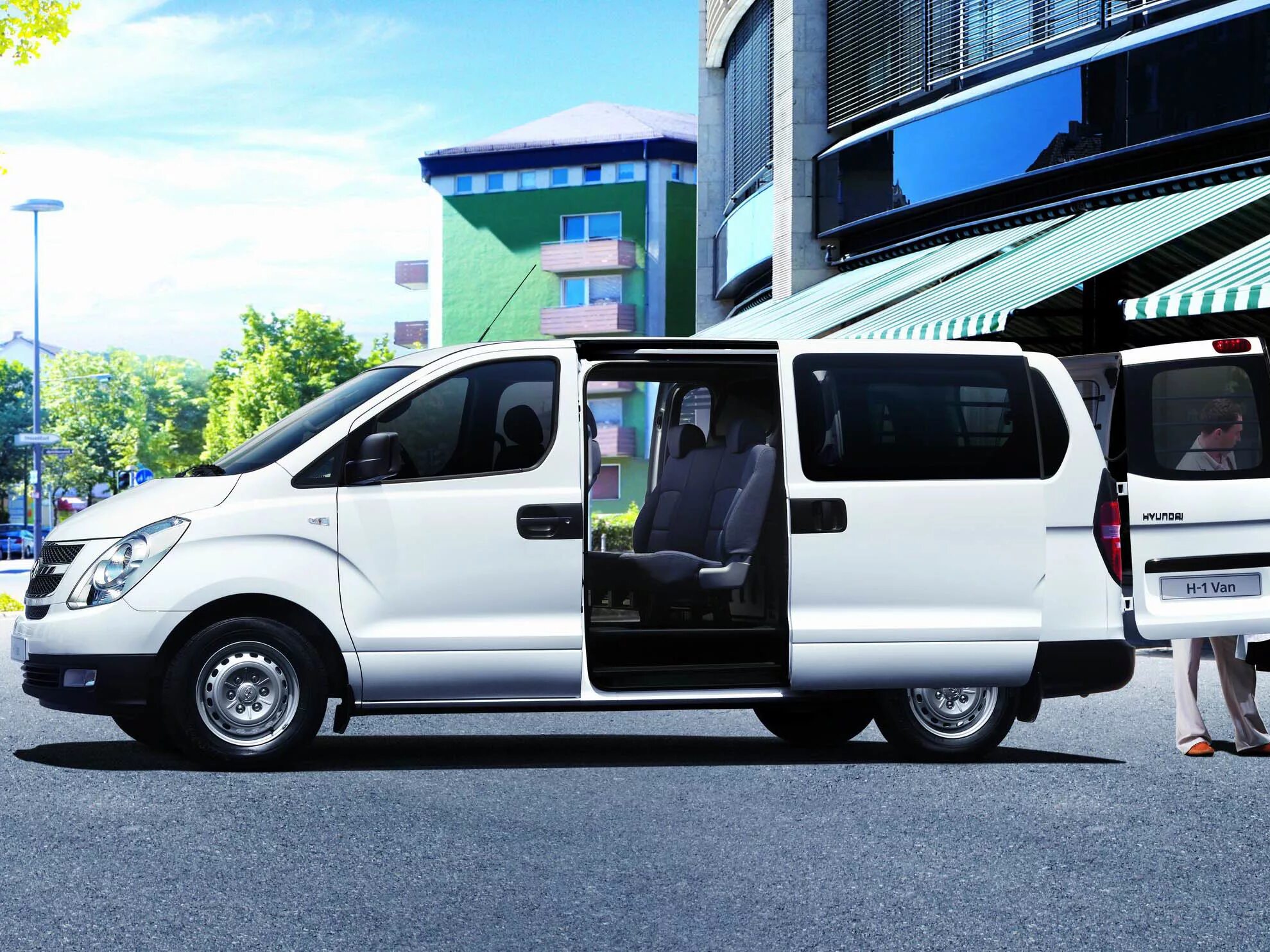 Купить хундай н. Hyundai Starex h1. Hyundai h1 van. Hyundai h1 фургон. Hyundai h-1.